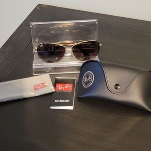 Brand New Ray Ban Aviatar Sunglasses